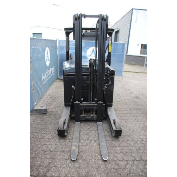 2009 Yale MR16-44147835