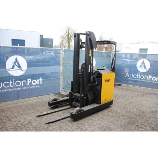 2009 Yale MR16-44147836