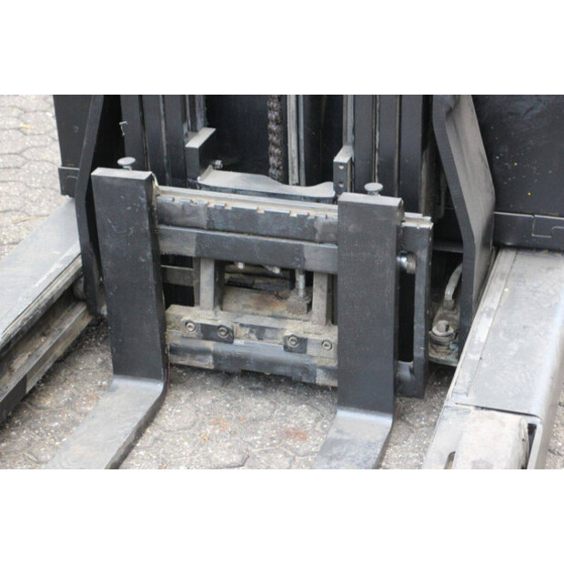 2009 Yale MR16-44147838