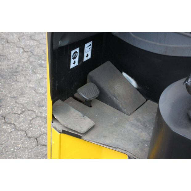 2009 Yale MR16-44147842