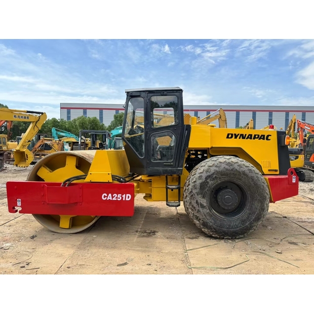 2023 DYNAPAC CA251D-44147980