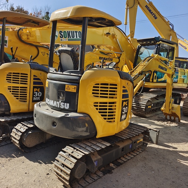 2023 Komatsu PC30-44148669