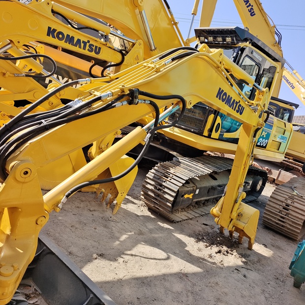 2023 Komatsu PC30-44148670