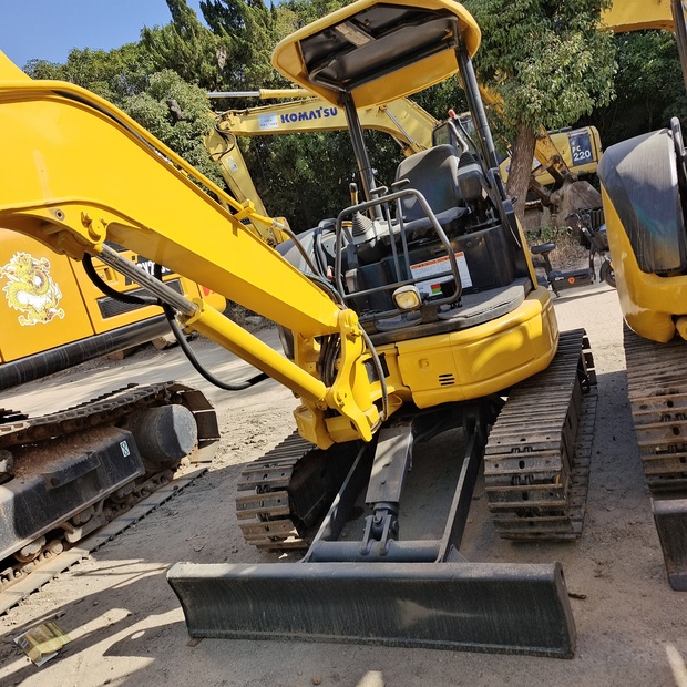 2023 Komatsu PC30-44148674