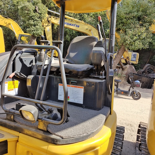 2023 Komatsu PC30-44148675