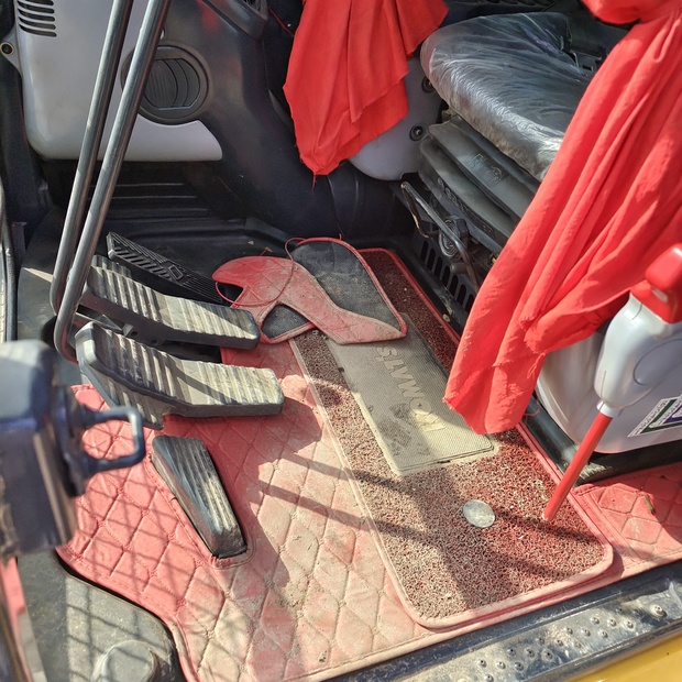 2023 كوماتسو PC240LC-7-44148861