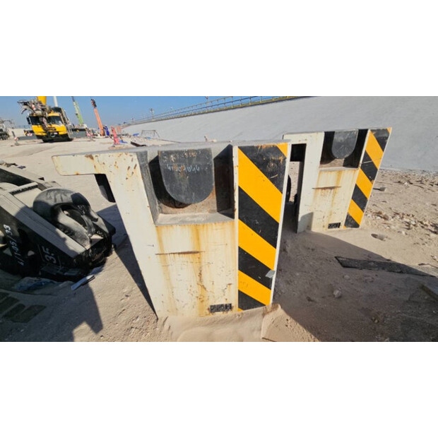 2017 GROVE GMK4100L-1-44149073