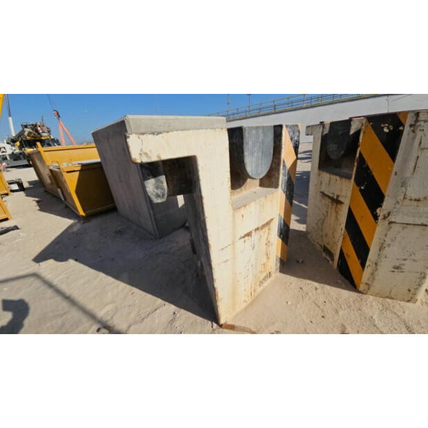 2017 GROVE GMK4100L-1-44149097