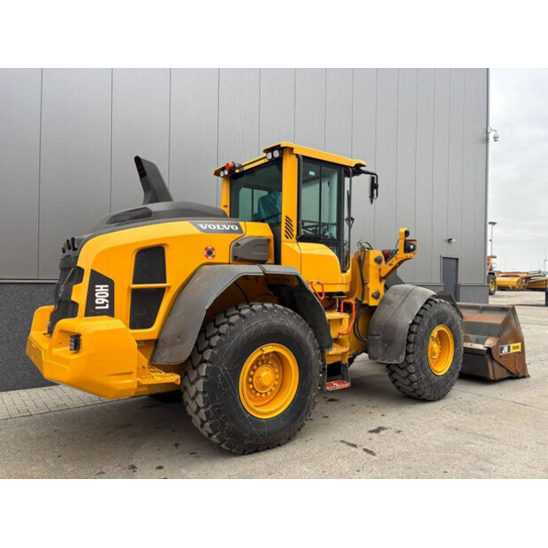 2017 فولفو L90H-44150086