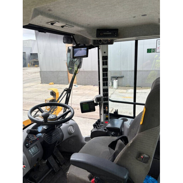 2017 فولفو L90H-44150089