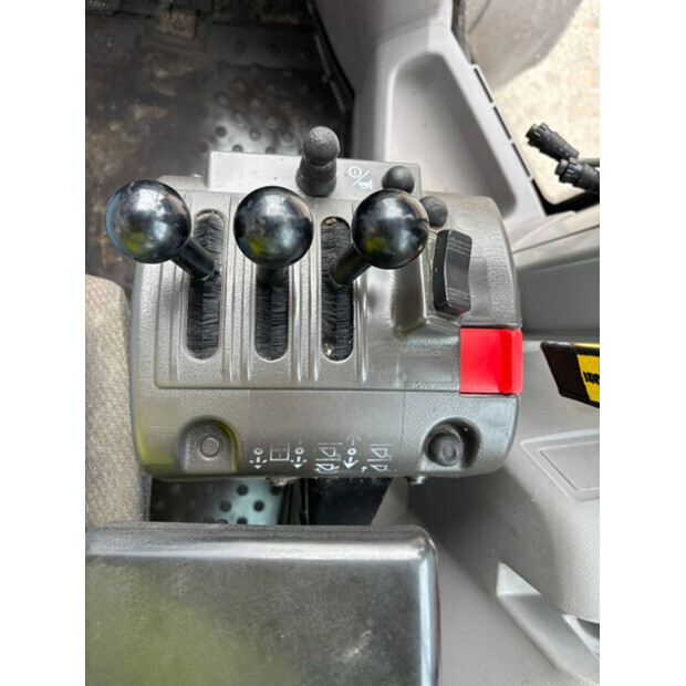 2017 فولفو L90H-44150091