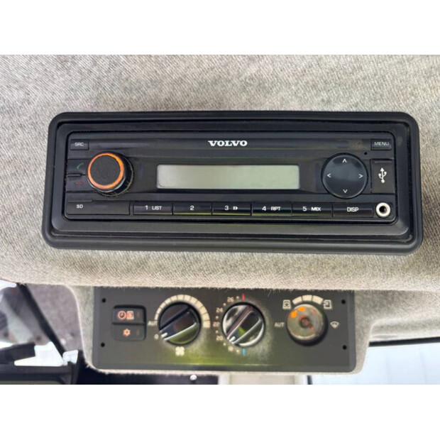 2017 فولفو L90H-44150093