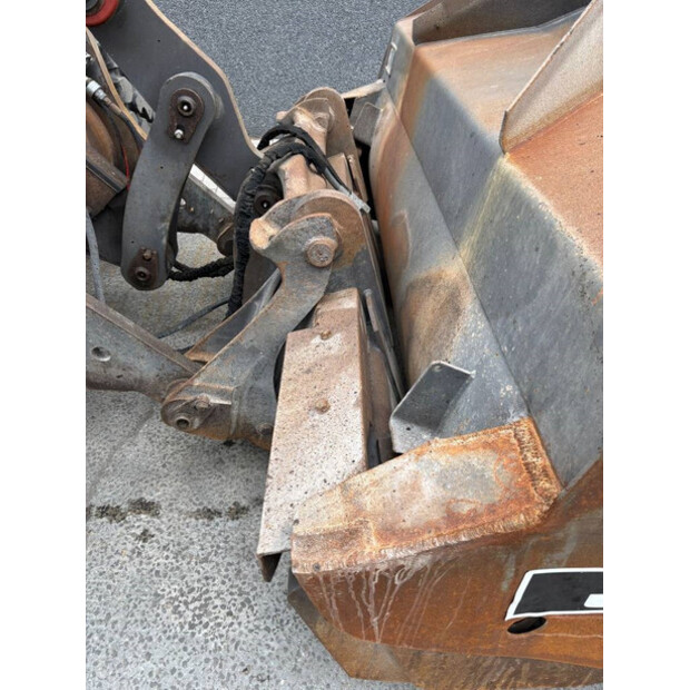 2017 فولفو L90H-44150094