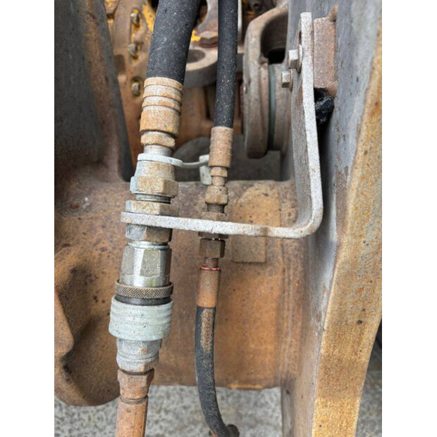 2017 فولفو L90H-44150096