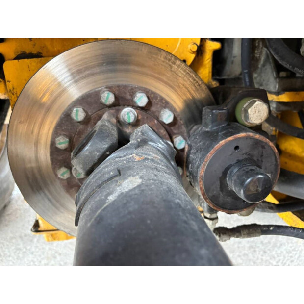 2017 فولفو L90H-44150100