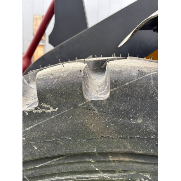 2017 فولفو L90H-44150102