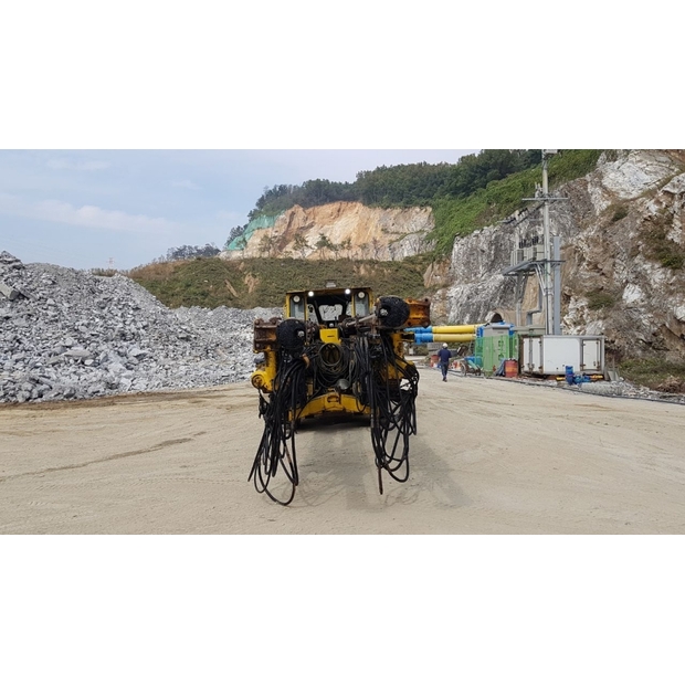 1998 اطلس كوبكو Boomer 352-44150600