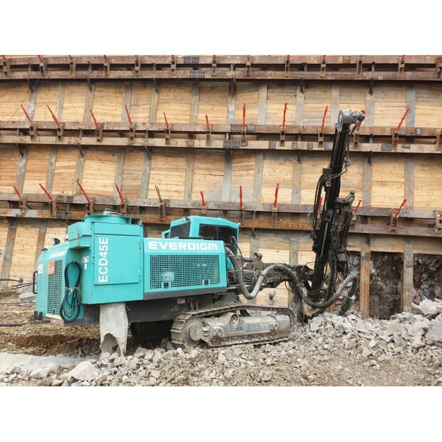 2013 إيفرديم ECD45-44150626