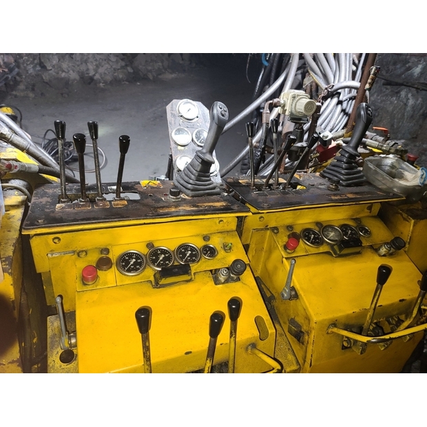 2003 اطلس كوبكو BOOMER 282-44150875