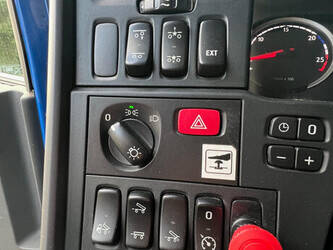 2012-scania-r560-1389873-44151337