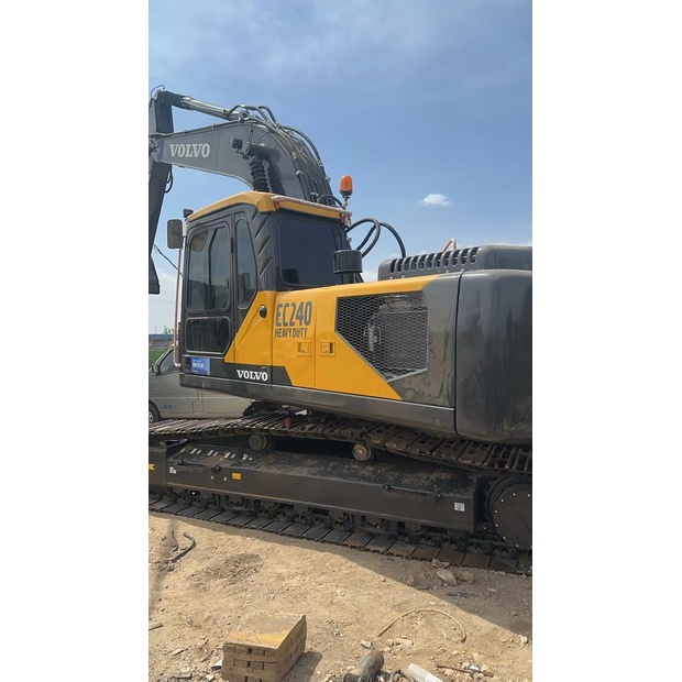 2023 Volvo EC240BLC-44167041