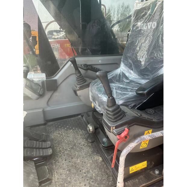 2023 Volvo EC240BLC-44167046