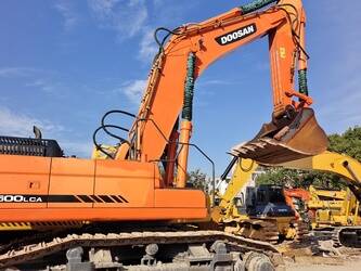 صورة ل حفارات مجنزرة 2023 دووسان DX500