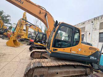 صورة ل حفارات مجنزرة 2023 هيونداي 215LC-9T