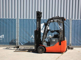 2016-toyota-8fbe15t-1391422-44170142