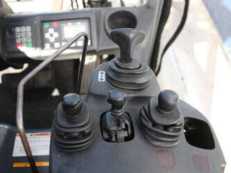 2016-toyota-8fbe15t-1391422-44170188