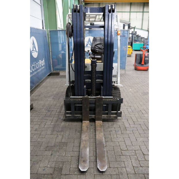 1994 كوماتسو FB25H-1E-44171875