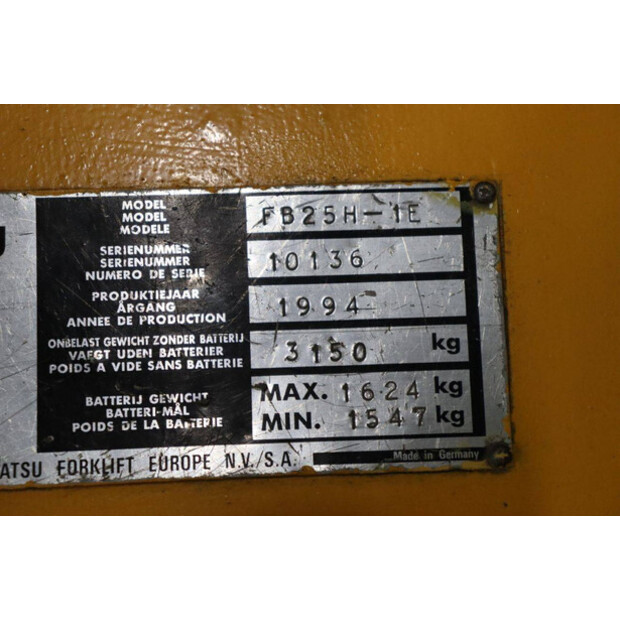 1994 كوماتسو FB25H-1E-44171889