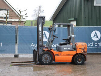 صورة ل رافعات شوكية 2003 هيلي HFD30