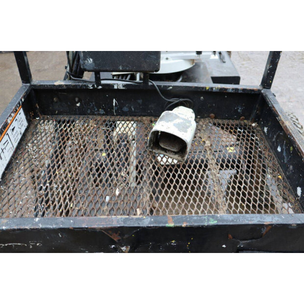 2011 NIFTY HR12 NDE-44172445