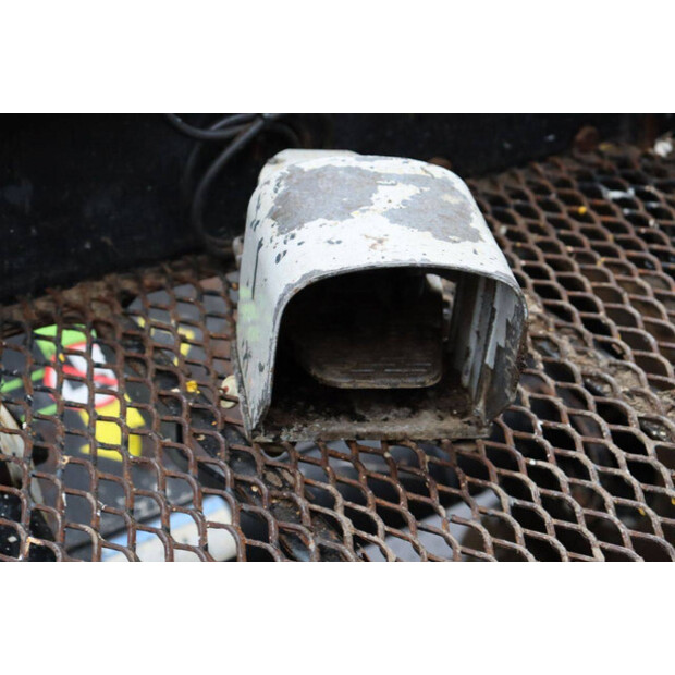 2011 NIFTY HR12 NDE-44172446