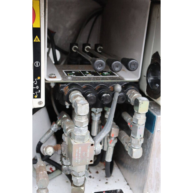 2011 NIFTY HR12 NDE-44172467