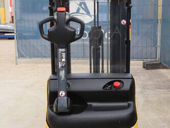 2009-hyundai-10-ls-7-44172986