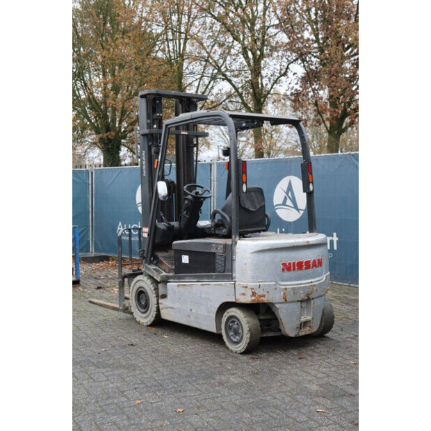 2011 نيسان 1Q2L25Q-44174331