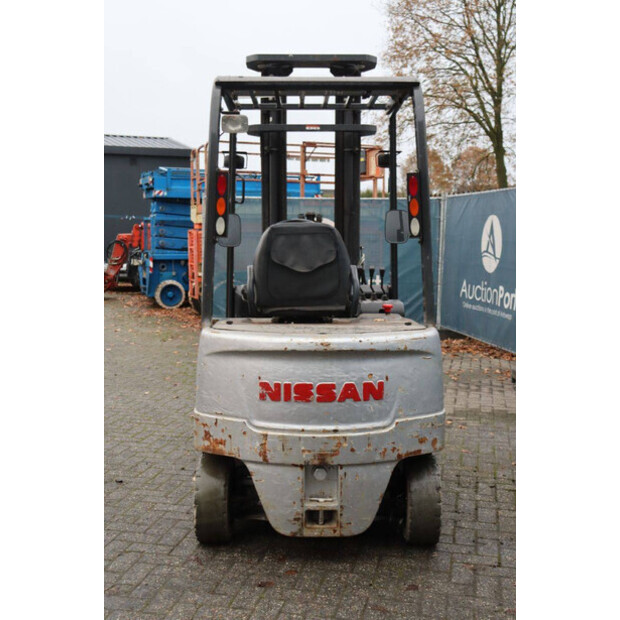 2011 نيسان 1Q2L25Q-44174332