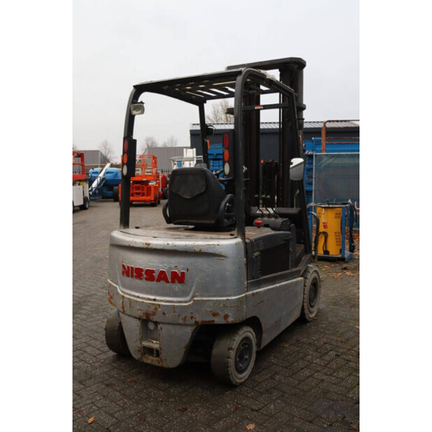 2011 نيسان 1Q2L25Q-44174333