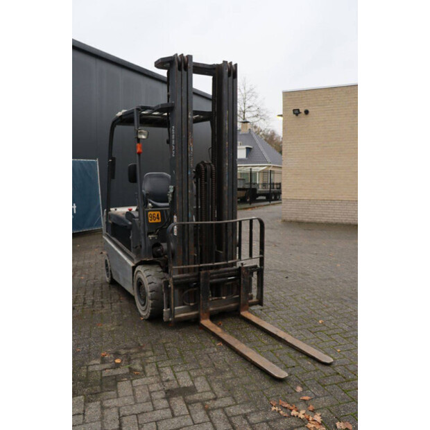 2011 نيسان 1Q2L25Q-44174334