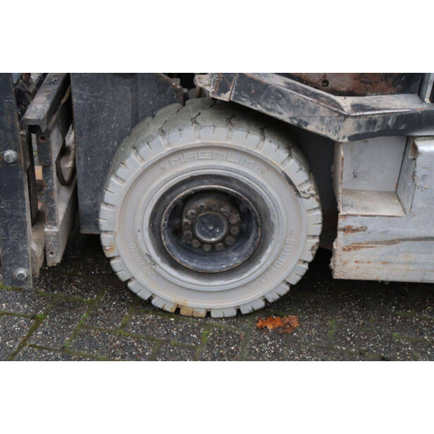 2011 نيسان 1Q2L25Q-44174341