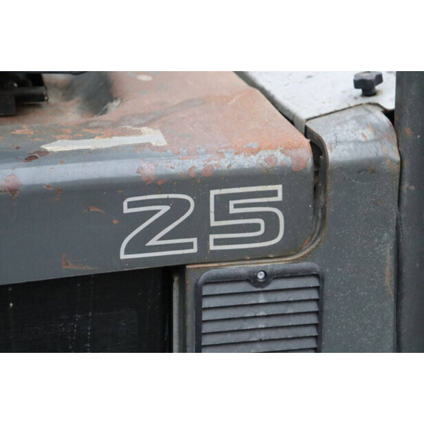 2011 نيسان 1Q2L25Q-44174342