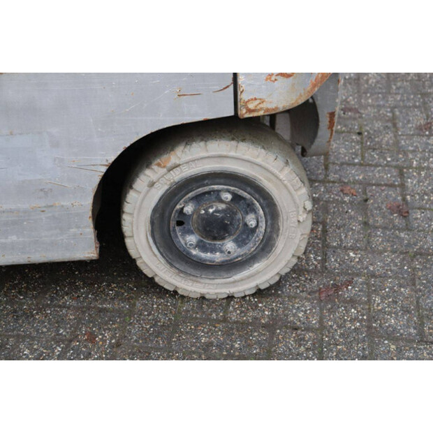 2011 نيسان 1Q2L25Q-44174343