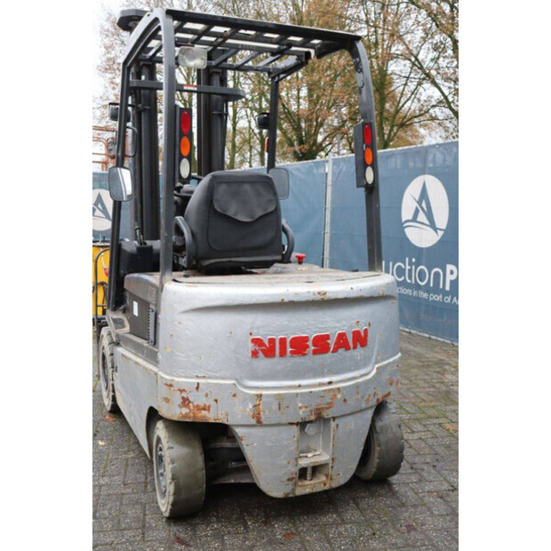 2011 نيسان 1Q2L25Q-44174344