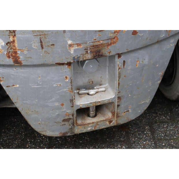 2011 نيسان 1Q2L25Q-44174346