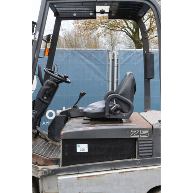 2011 نيسان 1Q2L25Q-44174348