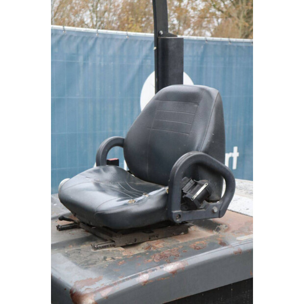 2011 نيسان 1Q2L25Q-44174349