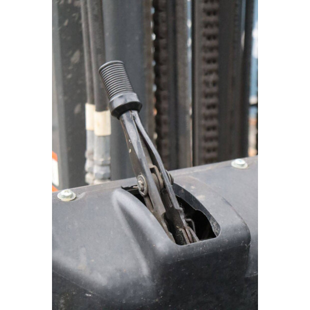 2011 نيسان 1Q2L25Q-44174352