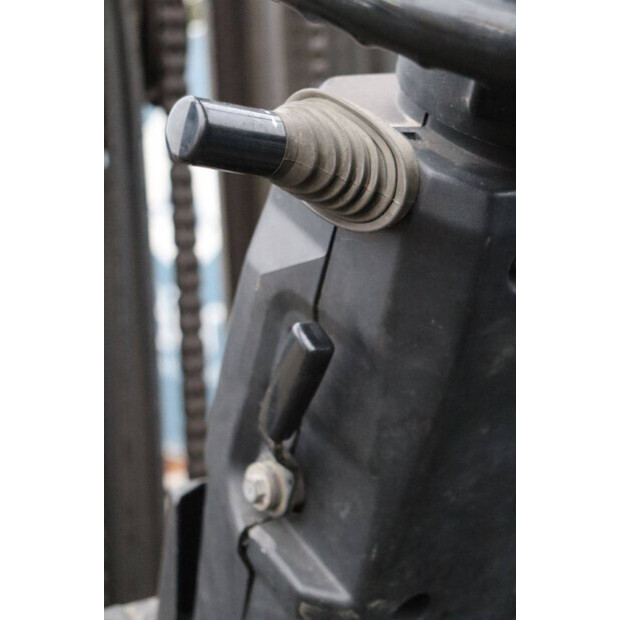 2011 نيسان 1Q2L25Q-44174353